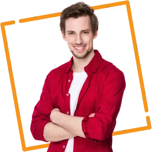 Un professionnel souriant, les bras croisés.
